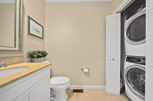 333 Brush Hl Rd, Milton MA 02186-1030 exterior