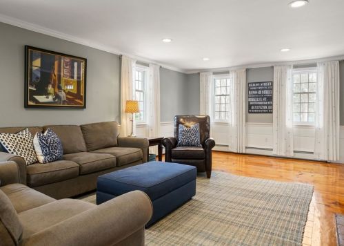 4 High St, Southborough MA 01772-1423 exterior