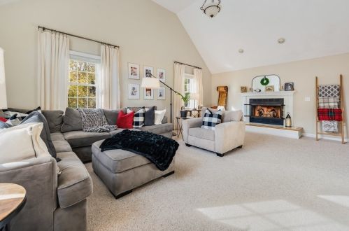 1 Eric Rd, Norfolk MA 02056-1914 exterior