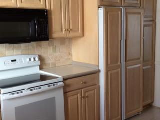 1105 King Arthur Ln, Louisville KY  40222-4414 exterior