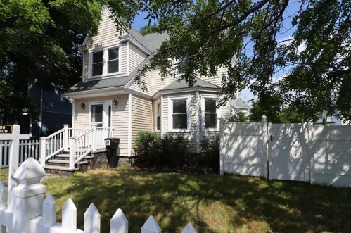 62 Blue Hill Ave, Milton, MA 02186-1106