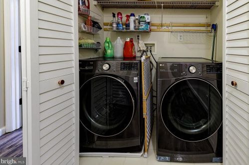 1103 Crestmont Dr, West Deptford NJ 08051-2158 exterior