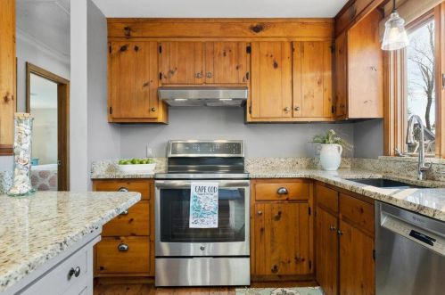 16 Joshuas Way, Chatham MA 02633-1565 exterior