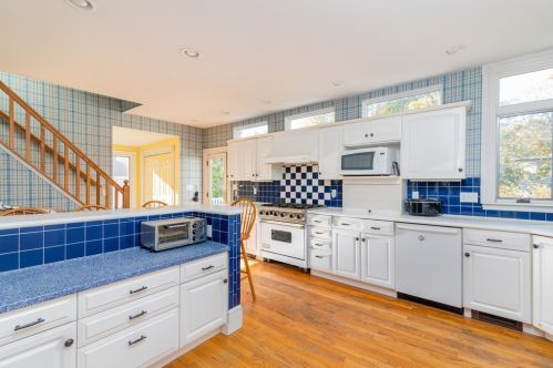 68 Elm St, Quincy MA 02169-5443 exterior