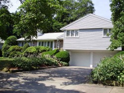 77 Redwood Rd, Newton, MA 02459-3124