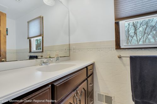 8 Red Cedar Ct, Jackson Twp NJ 08527-1351 exterior