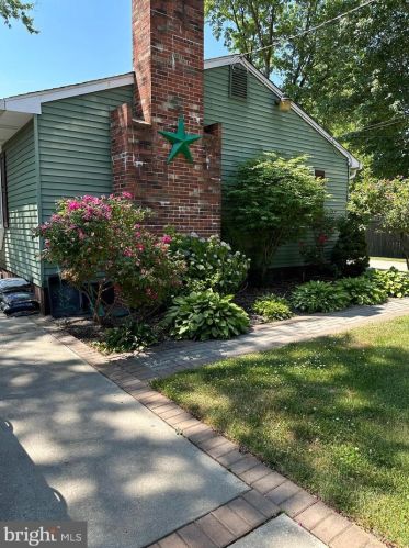 267 Essex Ave, West Deptford, NJ 08086-1907