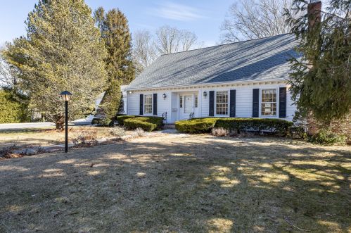 27 Huettner Rd, Falmouth, MA 02543-1508