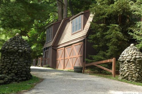 2080 Undermountain Rd, Sheffield MA 01257-9639 exterior