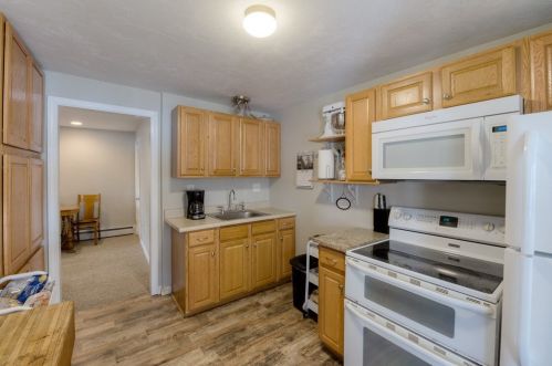 31 Indian Lk Pkwy, Worcester MA 01605-1215 exterior