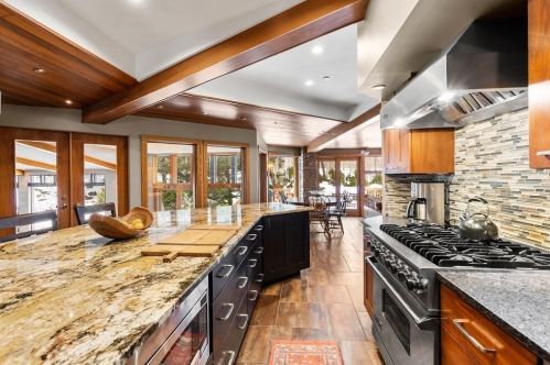 44 Sears Rd, Southborough MA 01772-1101 exterior