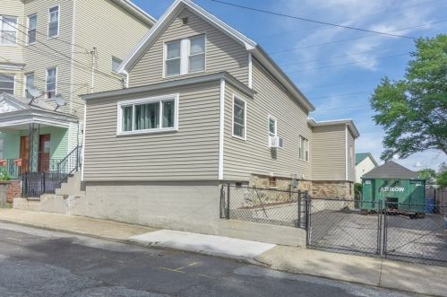 12 Border St, Lawrence, MA 01843-1320