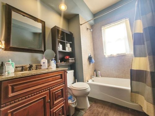 2 Barrett St, Fall River MA 02724-3302 exterior