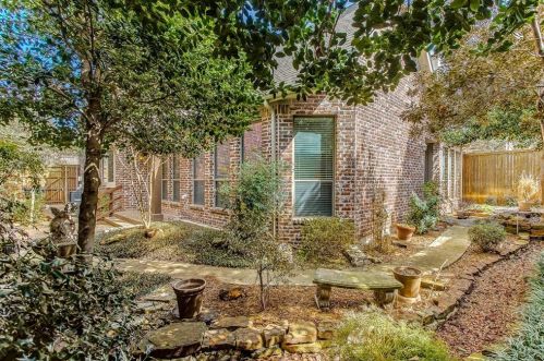 7020 Coverdale Dr, Plano TX 75024-7553 exterior