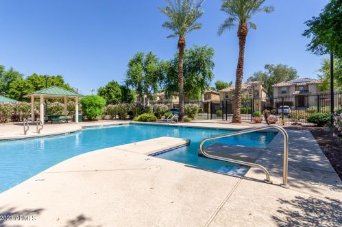 2020 77th Ln, Phoenix AZ  85035-5122 exterior