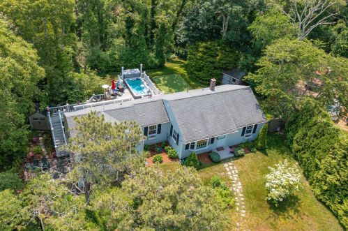 2 Uncle Zlotis Rd, Chatham MA 02633-1595 exterior