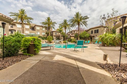 3236 Chandler Blvd, Phoenix AZ 85048-7207 exterior