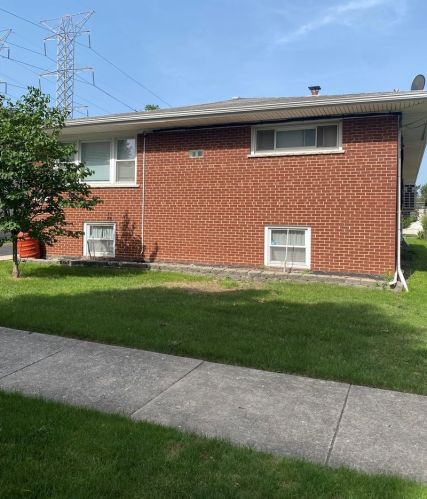 4616 Grove Ave, Forest View, IL 60402-4411