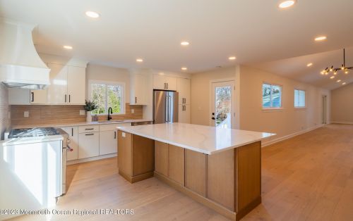 225 Silverside Ave, Little Silver NJ  07739-1752 exterior