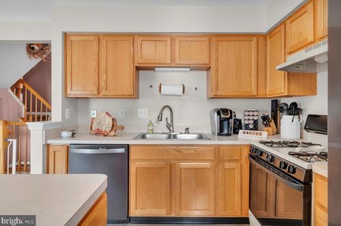 101 Cambridge Ct, West Deptford NJ 08096-6875 exterior