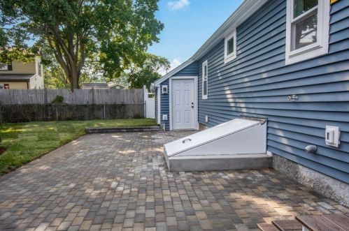 214 Riverside Dr, Dedham MA  02026-6932 exterior