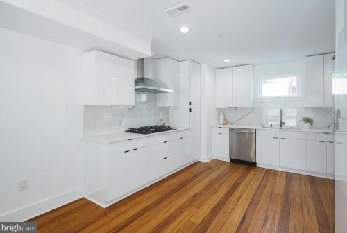 1813 6 St, Philadelphia PA 19140-4528 exterior