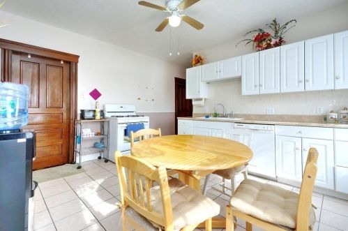 488 Park Ave, Worcester MA 01610-1223 exterior