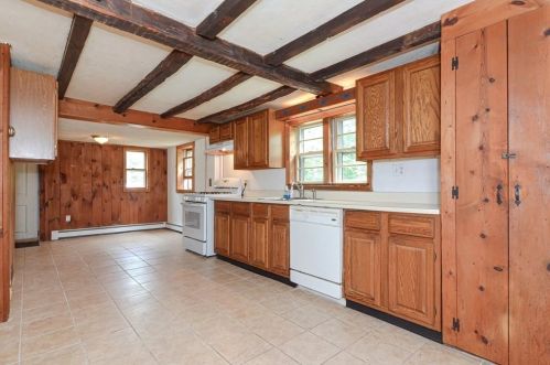 203 Precinct St, Taunton MA 02718-1211 exterior