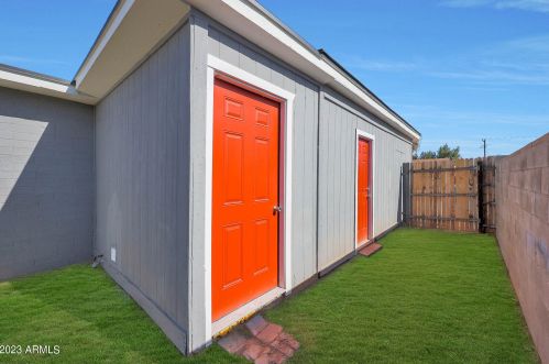 3018 81st Ave, Phoenix AZ  85033-4702 exterior