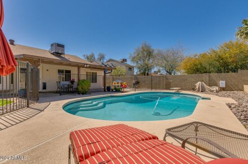 4302 Acoma Dr, Phoenix AZ 85032-4855 exterior