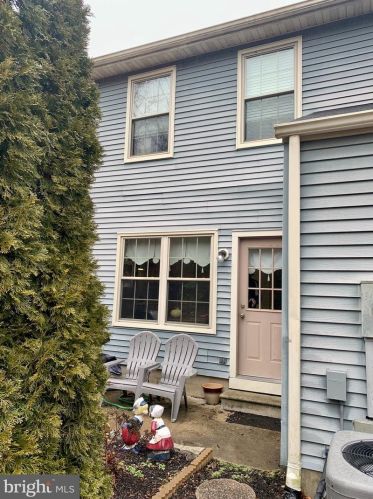 628 Foxton Ct, West Deptford NJ 08051-2038 exterior