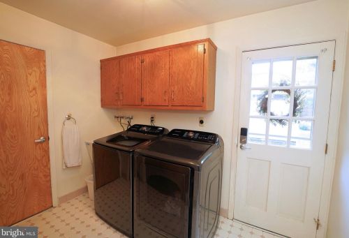 35 Woodlane Rd, Trenton NJ  08648-5543 exterior