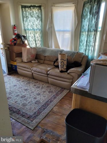 675 Broad St, West Deptford NJ 08096-1605 exterior