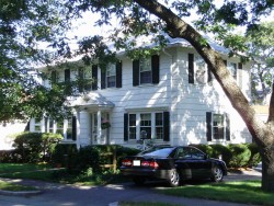 12 King St, Newton, MA 02466-1204