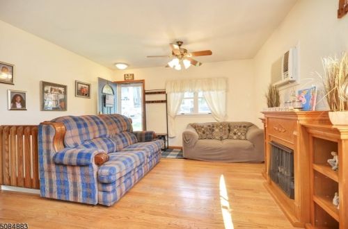 37 Maple Rd, Skyline Lakes, NJ 07456-2224