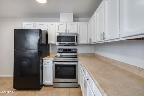 1944 Behrend Dr, Phoenix AZ 85027-3834 exterior