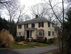 70 Gammons Rd, Newton, MA 02468-1216