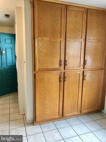 8 Knollwood Dr, West Deptford NJ 08096-6702 exterior