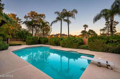 97 Biltmore Est, Phoenix, AZ 85016-2820