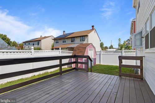 565 Salem Ave, West Deptford NJ 08096-3204 exterior