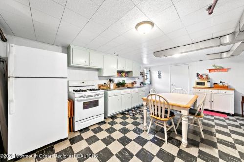 41 Reynolds Dr, Tinton Falls NJ 07724-2323 exterior