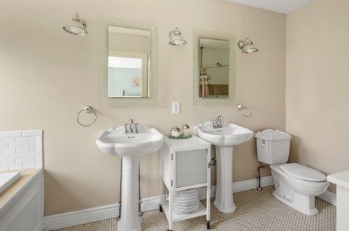 6 Chestnut Rd, Hingham MA 02043-1415 exterior