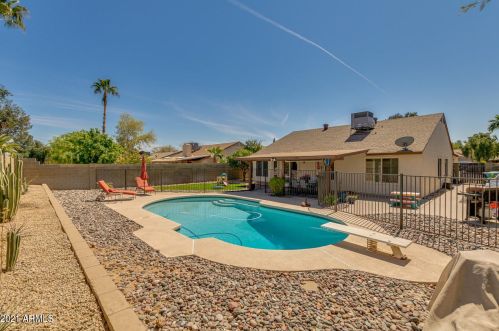 4302 Acoma Dr, Phoenix AZ 85032-4855 exterior