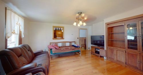 471 Main St, East Bridgewater MA 02324-1476 exterior