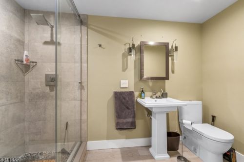 79 Pinewood Dr, Skyline Lakes NJ  07456-1122 exterior