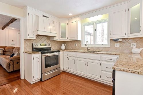 11 Robin Rd, Norfolk MA 02056-1731 exterior