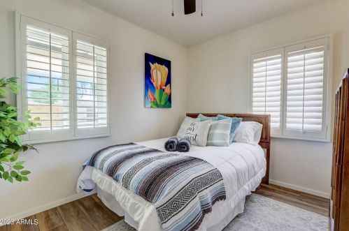 1701 Clarendon Ave, Phoenix AZ 85018-5209 exterior