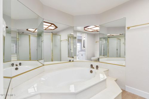 3835 Ahwatukee Dr, Phoenix AZ 85044-2033 exterior