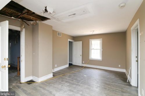 665 Broad St, West Deptford NJ 08096-1055 exterior