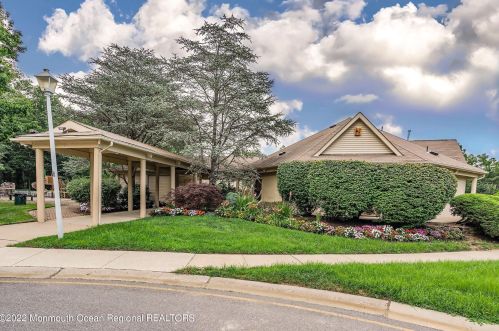 102 Daffodil Dr, Jackson Twp NJ  08527-4171 exterior